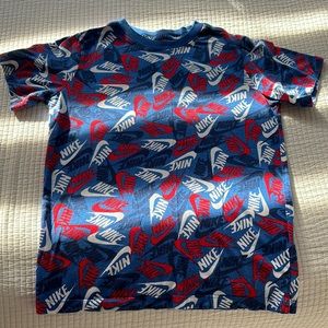 Nike boys youth Large tshirt.